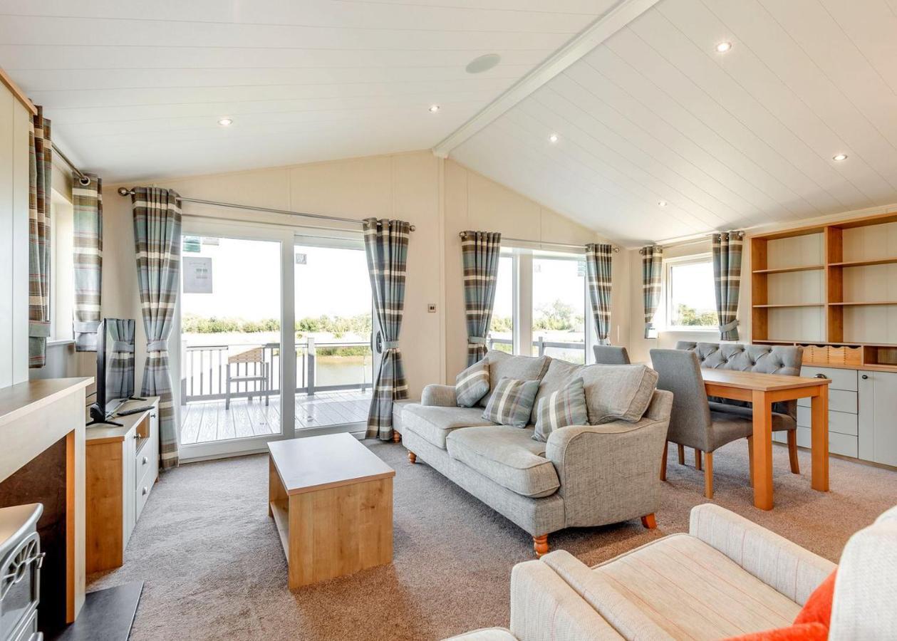 Home Farm Park Lakeside Retreat Burgh le Marsh Room photo