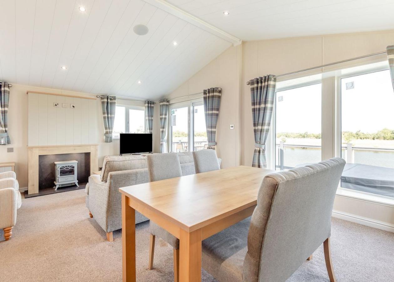 Home Farm Park Lakeside Retreat Burgh le Marsh Room photo