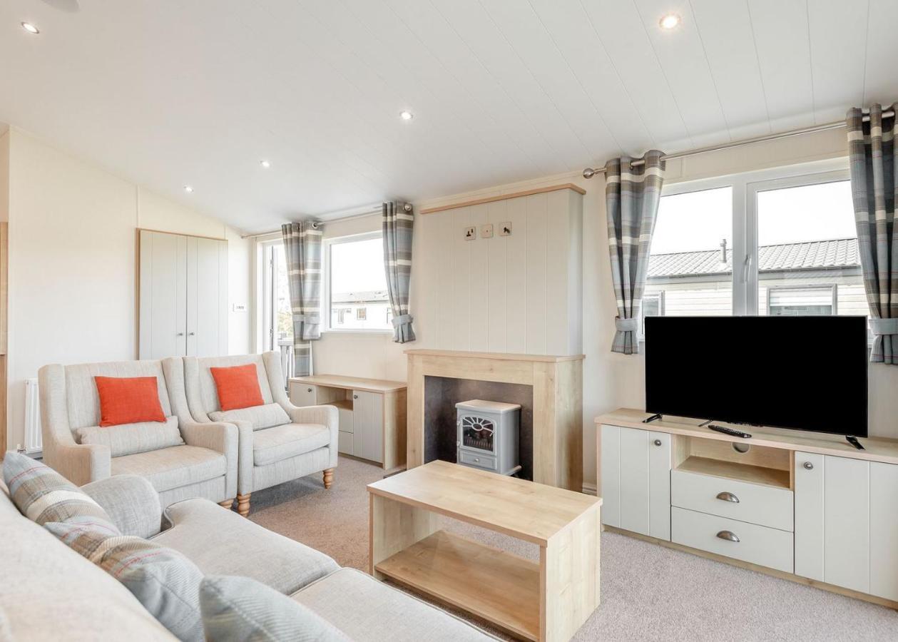 Home Farm Park Lakeside Retreat Burgh le Marsh Room photo